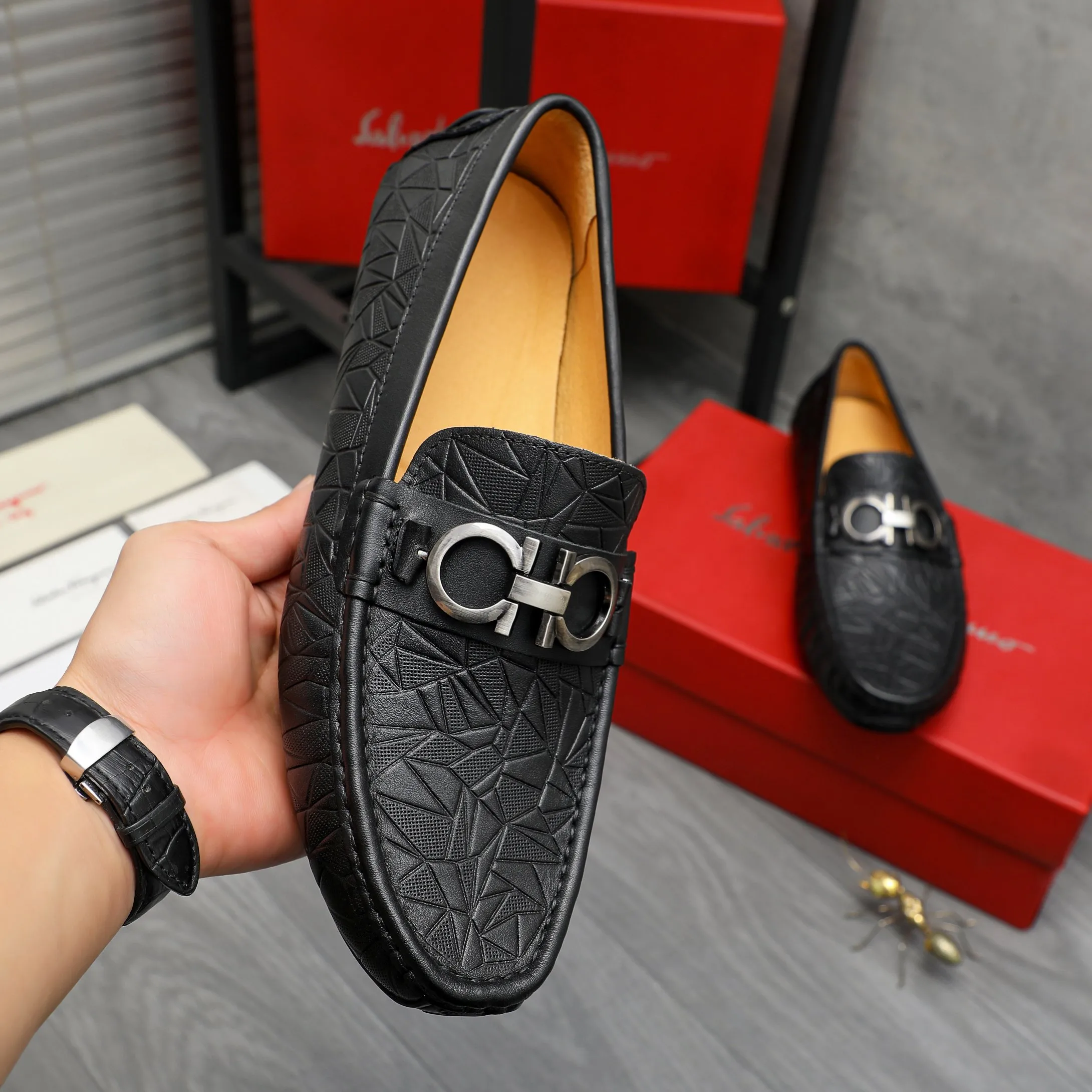 Men's shoes 💰p380 Product trademark: Ferragamo " Ferragamo ] Casual slip-on men's shoes Regular size: 38-45 Product material: Selected embossed cowhide upper, pigskin lining, rubber outsole